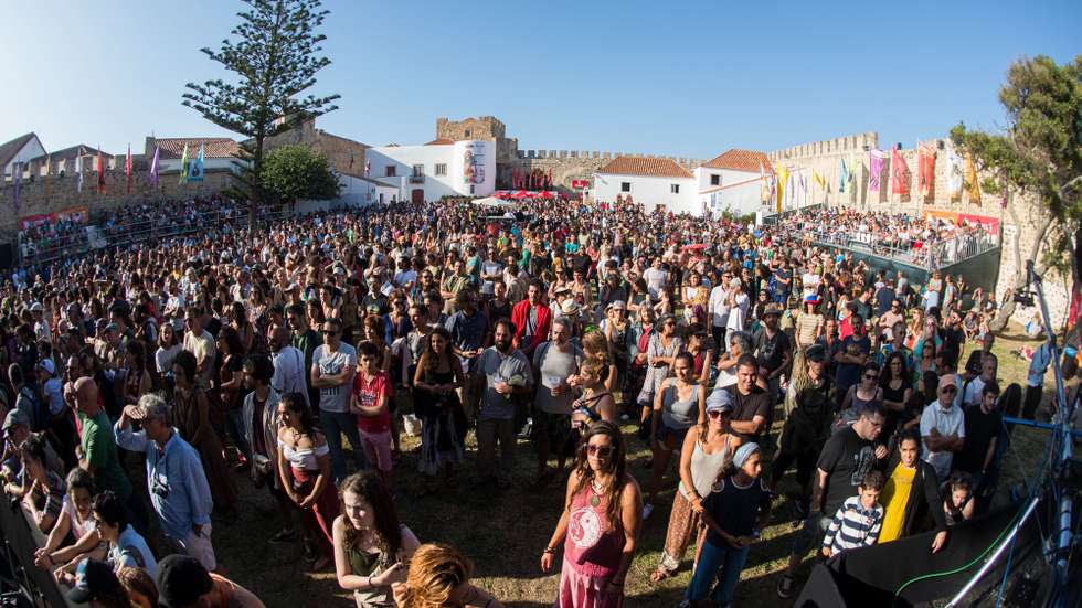 Festivaleiros durante a 21.ª edição do Festival Músicas do Mundo, FMM Sines 2019, em Sines, 26 de julho de 2019. TIAGO CANHOTO/LUSA