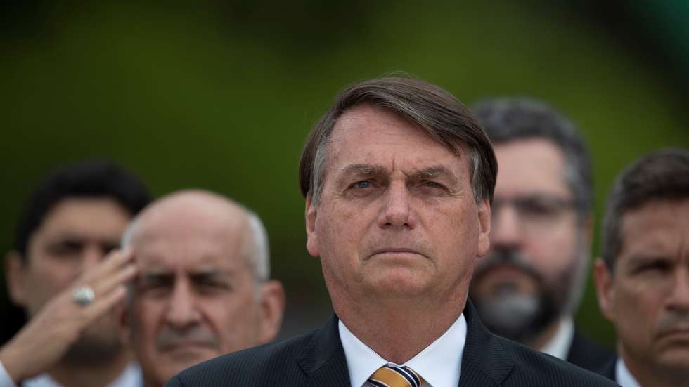 epa08829541 President of Brazil, Jair Bolsonaro, participates in the ceremony to commemorate the Brazilan National Flag Day, outside the Palacio do Planalto in Brasilia, Brazil, 19 November 2020.  EPA/JoÃ©dson Alves