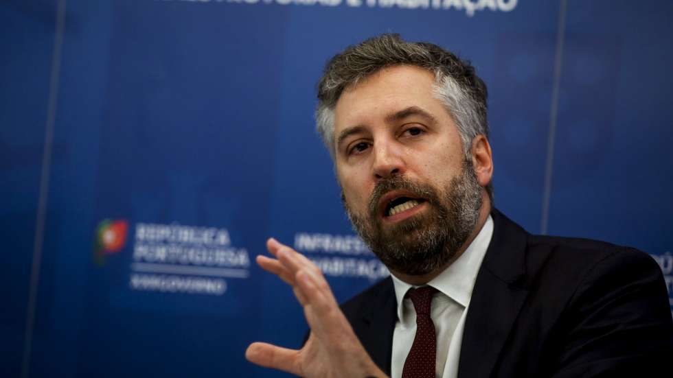 O ministro das Infraestruturas e da Habitação, Pedro Nuno Santos, durante a conferência de imprensa para explicar os detalhes do Plano de Restruturação da TAP, entregue dia 10 de dezembro em Bruxelas, em Lisboa, 11 de dezembro de 2020. NUNO FOX/LUSA