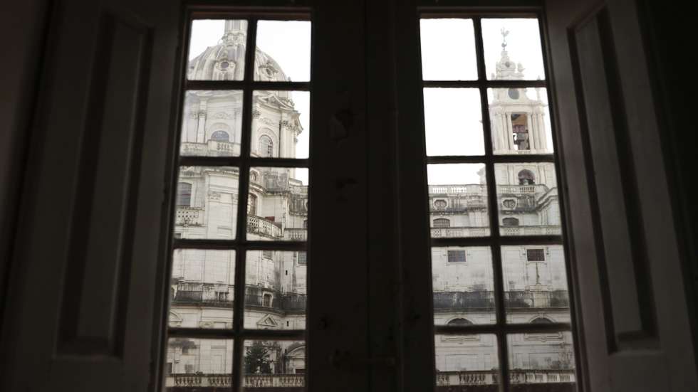 Os sinos e os carrilhões do Palácio de Mafra vão tocar a partir de 01 de fevereiro, após obras de restauro, depois de os primeiros sinais de deterioração surgirem a 11 de setembro de 2001, remetendo-os ao silêncio. Os 119 sinos e os dois carrilhões ficaram sujeitos a um “silêncio forçado” durante 20 anos, à espera de obras de requalificação e “presos” por andaimes desde 2004, 23 de janeiro de 2020. (ACOMPANHA TEXTO DA LUSA DE 28 DE JANEIRO DE 2020) TIAGO PETINGA/LUSA