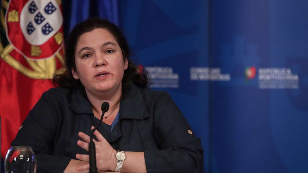 A ministra da Modernização e da Administração Pública, Alexandra Leitão, durante a conferência de imprensa no final da reunião do Conselho de Ministros, no Palácio Nacional da Ajuda, em Lisboa, 23 de julho de 2020. MÁRIO CRUZ/POOL/LUSA