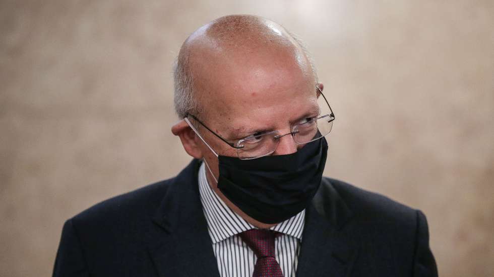 O ministro dos Negócios Estrangeiros, Augusto Santos Silva, à chegada para a sua audição na Comissão de Negócios Estrangeiros e Comunidades Portuguesas, na Assembleia da República, em Lisboa, 16 de dezembro de 2020. MÁRIO CRUZ/LUSA