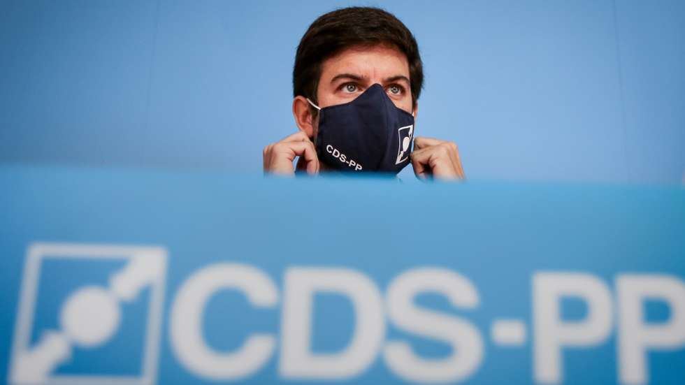 O presidente do CDS-PP, Francisco Rodrigues dos Santos, durante a conferência de imprensa onde apresenta as medidas propostas pelo partido, na área da economia, em Lisboa, 12 de novembro de 2020. NUNO FOX/LUSA