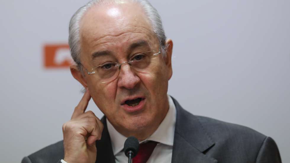 O presidente do Partido Social Democrata (PSD), Rui Rio, reage ao resultado das eleições legislativas da Região Autónoma dos Açores, na sede do partido, no Porto, 25 de outubro de 2020. O presidente do PSD, Rui Rio, destacou hoje “o resultado francamente positivo” nas eleições regionais dos Açores, considerando que a perda da maioria absoluta do PS mostra “um notório desgaste do governo regional” socialista, tal como do executivo nacional. JOSÉ COELHO/LUSA