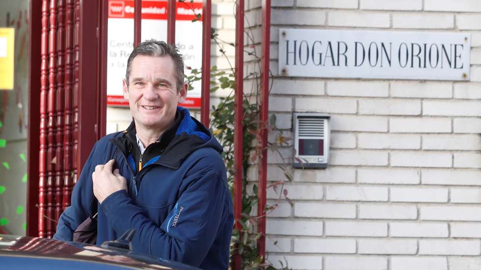 epa08088743 Inaki Urdangarin, brother in law of Spain's King Felipe VI, reacts as he arrives to the Hogar Don Orione center in Pozuelo de Alarcon to start his volunteering with people with intellectual disabilities, in Madrid, Spain, 24 December 2019. Urdangarin will start his four-day long resettlement leave later in the day to spend Christmas at home. Urdangarin entered the prison on 18 June 2018 to serve a 5-year-and-10 months sentence for his involvement in the Noos Case, as he was found guilty for several charges of corruption and tax offenses.  EPA/JJ GUILLEN