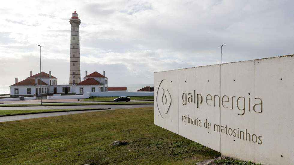 Refinaria da Petrogal em Matosinhos, 30 de dezembro de 2020. Os trabalhadores reúnem-se hoje nas instalações da empresa para participar no plenário convocado para debater o fim da refinação em Matosinhos, anunciada pela Galp, ESTELA SILVA/LUSA