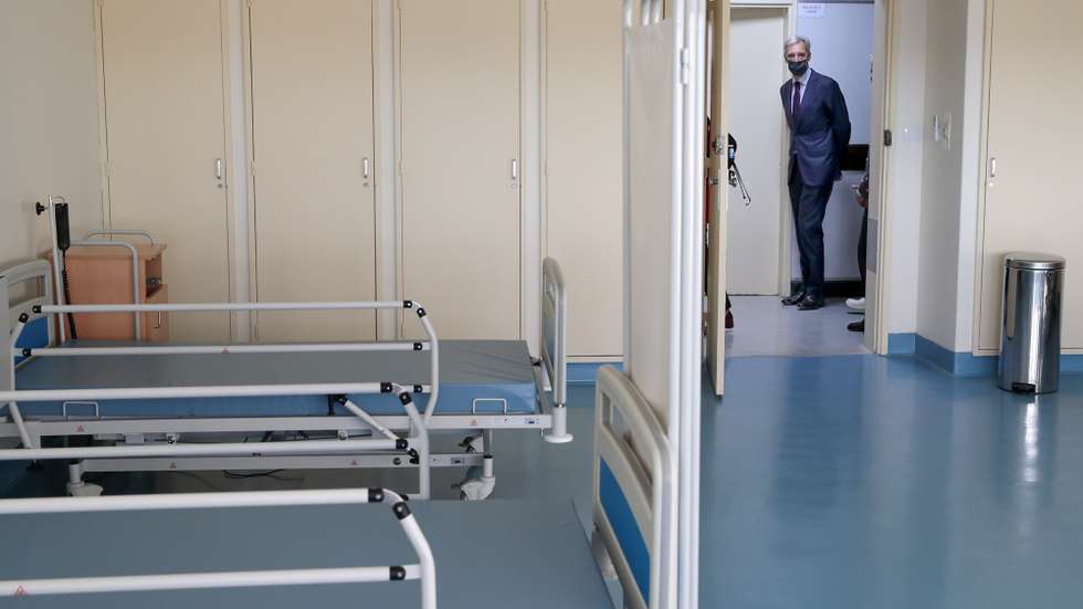 O ministro da Defesa Nacional, João Gomes Cravinho, durante a visita ao Centro de Apoio Militar – Covid19, instalado no antigo Hospital Militar de Belém, para se inteirar da situação e da atividade desta infraestrutura de apoio ao tratamento de doentes Covid-19, Lisboa, 21 de dezembro de 2020. MANUEL DE ALMEIDA/LUSA