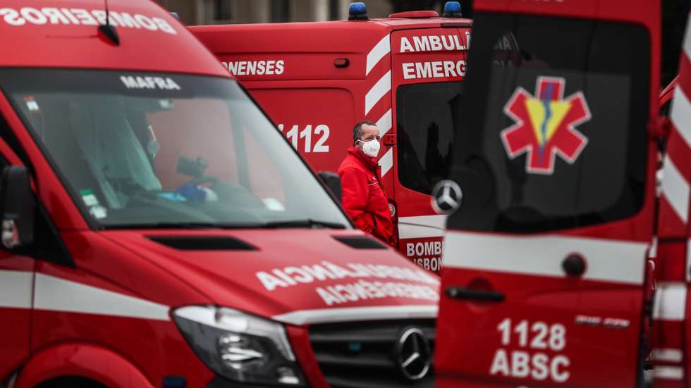 O hospital refere que a doente deu entrada no serviço de urgência médico-cirúrgica às 19h16