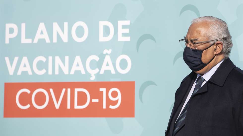 O primeiro-Ministro, António Costa, durante uma visita ao processo de vacinação contra a Covid19 dos efectivos da Guarda Nacional Republicana e da Polícia de Segurança Pública, no Quartel de Conde de Lipe, em Lisboa, 13 de fevereiro de 2021. JOSÉ SENA GOULÃO/LUSA