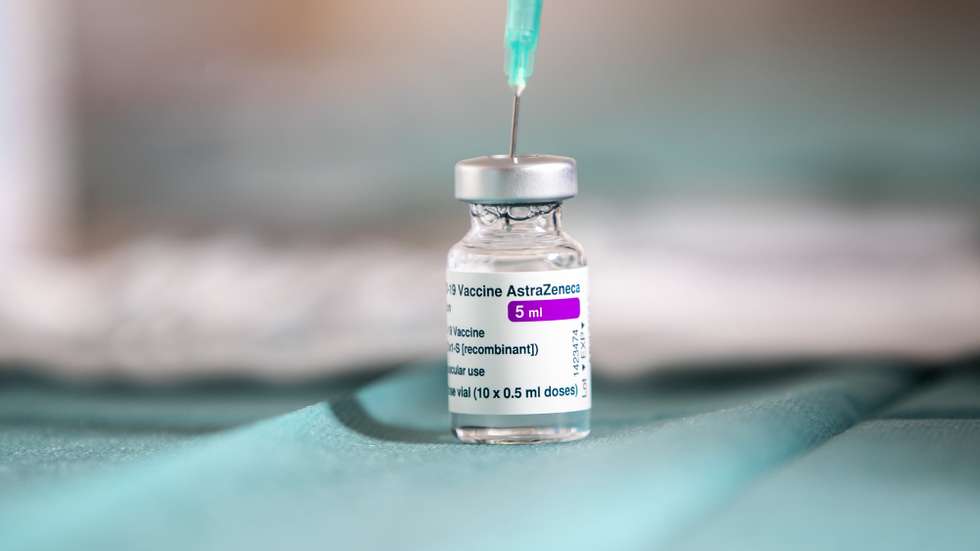 Frasco da vacina Astrazeneca contra a Covid19, no Quartel de Conde de Lipe, em Lisboa, 13 de fevereiro de 2021. JOSÉ SENA GOULÃO/LUSA