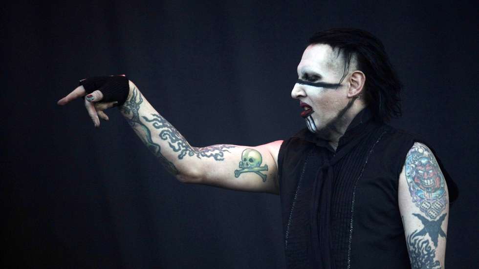 epa08984547 (FILE) - US singer Marilyn Manson performs  in concert during the Maquinaria Music Festival at the Vizcachas in Santiago, Chile, 10 November 2012 (reissued 03 February 2021). US actress Evan Rachel Wood has accused Manson of abuse, a claim the artist denied as 'horrible distortions of reality'.  EPA/MARIO RUIZ *** Local Caption *** 50591733