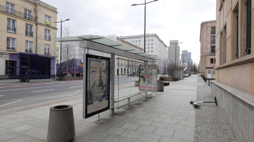 epa09076294 A view of the almost deserted street in Warsaw, Poland, 15 March 2021, amid the ongoing pandemic of the COVID-19 disease caused by the SARS-CoV-2 coronavirus. Poland has added the central Mazowieckie, including Warsaw, and western Lubuskie provinces to the toughest coronavirus regime, already covering two other provinces, after infections in the regions spiked. The new regime will be in force from 15 to 28 March, with hotels, cultural institutions and sports facilities being shut down. The operation of shopping centres will also be limited.  EPA/Pawel Supernak POLAND OUT