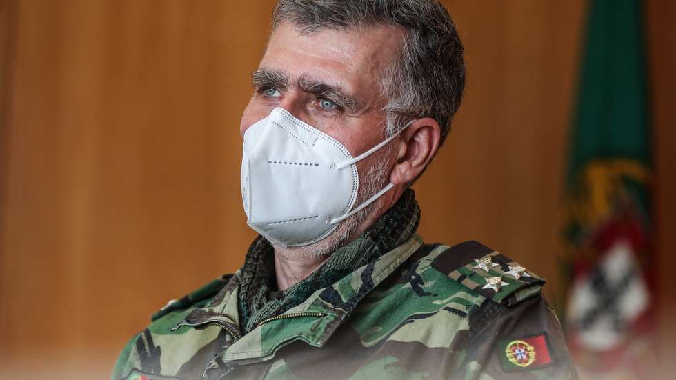 O vice-almirante Gouveia e Melo, coordenador da "task force" de vacinação contra a covid-19, durante uma entrevista à Lusa, em Oeiras, 16 de março de 2021. (ACOMPANHA TEXTO DO DIA 18 DE MARÇO DE 2021) MÁRIO CRUZ/LUSA