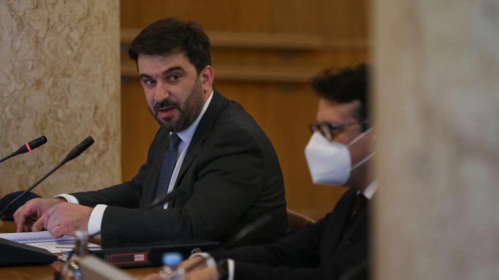 O ministro da Educação, Tiago Brandão Rodrigues, durante a audição na Comissão Eventual para o acompanhamento da aplicação das medidas de resposta à pandemia da doença COVID-19 e do processo de recuperação económica e social, no Auditório Almeida Santos, na Assembleia da República, Lisboa, 24 de março de 2021.   MANUEL DE ALMEIDA/LUSA