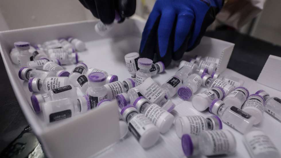 epa09112265 A member of the medical staff prepares AstraZeneca doses of vaccine anti-Covid-19 at the Roma 1 local health authority headquarter, Rome, Italy, 02 April 2021. Regional Affairs Minister Mariastella Gelmini said on 02 April that Italy set a new record of over 300,000 COVID-19 vaccinations on 01 April.  EPA/GIUSEPPE LAMI