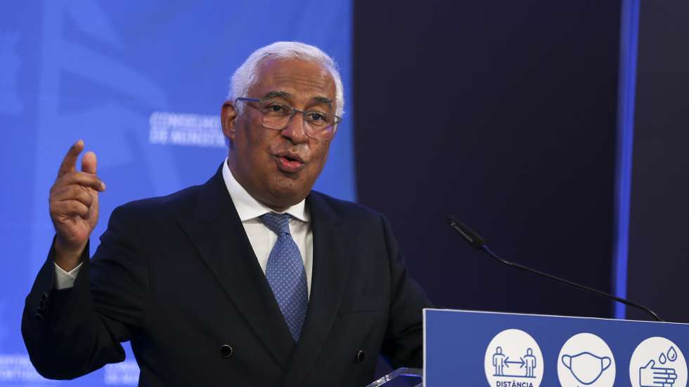 O primeiro-ministro, António Costa, fala aos jornalistas após a reunião do Conselho de Ministros no Centro Cultural de Belém, Lisboa, 15 de abril de 2021. Segundo António Costa, após a análise da evolução da taxa de incidência e do ritmo de transmissão do vírus da covid-19, o Governo considerou hoje que era possível “evoluir para a próxima etapa do processo de desconfinamento”, ou seja, a terceira fase do plano que arranca na próxima segunda-feira. MANUEL DE ALMEIDA/LUSA