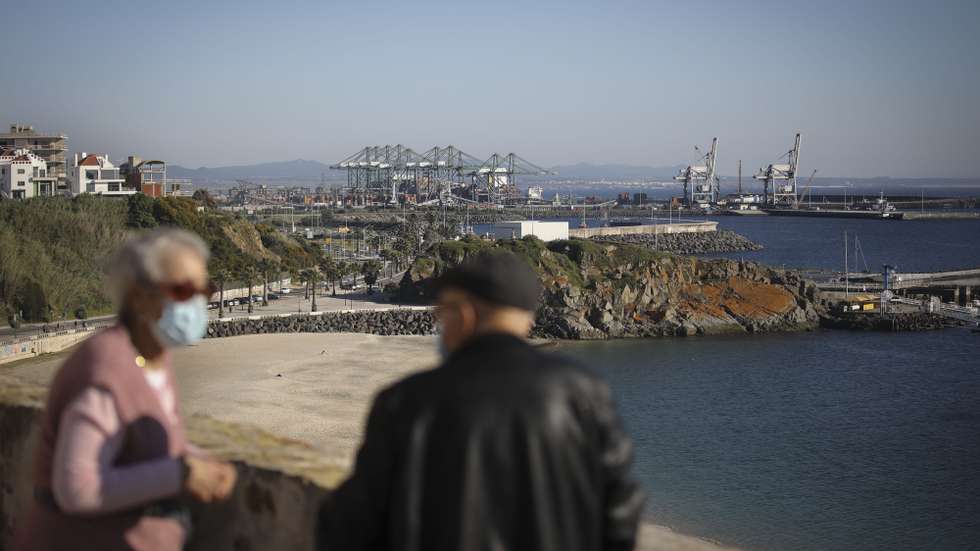 Porto de águas profundas de Sines, 22 de março de 2021. A Câmara Municipal de Sines está pronta para receber os grandes projetos anunciados para o hidrogénio verde, que vão envolver os municípios vizinhos nomeadamente na produção de energia solar, e promete “novidades” para breve. (ACOMPANHA TEXTO DA LUSA DO DIA 05 DE ABRIL DE 2021). ANDRÉ KOSTERS/LUSA