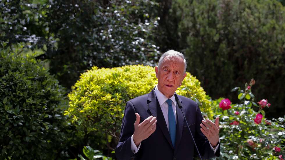 O Presidente da República, Marcelo Rebelo de Sousa, fala aos jornalistas no final da cerimónia da entrega do Prémio BIAL Medicina Clínica 2020 à médica Teresa Coelho (ausente da fotografia), que liderou um trabalho que traça a evolução da paramiloidose em Portugal, discursa na cerimónia de entrega da distinção, na Ordem dos Médicos em Lisboa, 29 de abril de 2021. TIAGO PETINGA/LUSA
