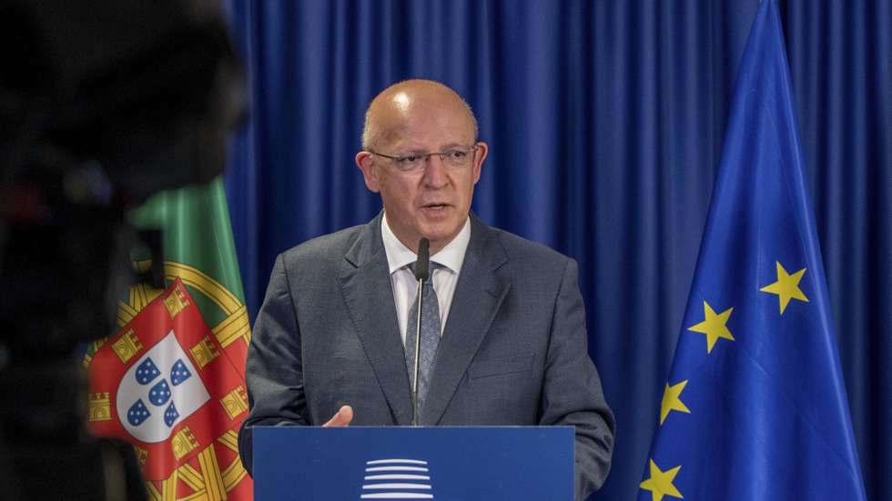 O ministro de Estado e dos Negócios Estrangeiros, Augusto Santos Silva, fala aos jornalistas durante o briefing à imprensa nacional sobre o Conselho de Negócios Estrangeiros, Bruxelas, Bélgica, 10 de maio de 2021. TONY DA SILVA/LUSA
