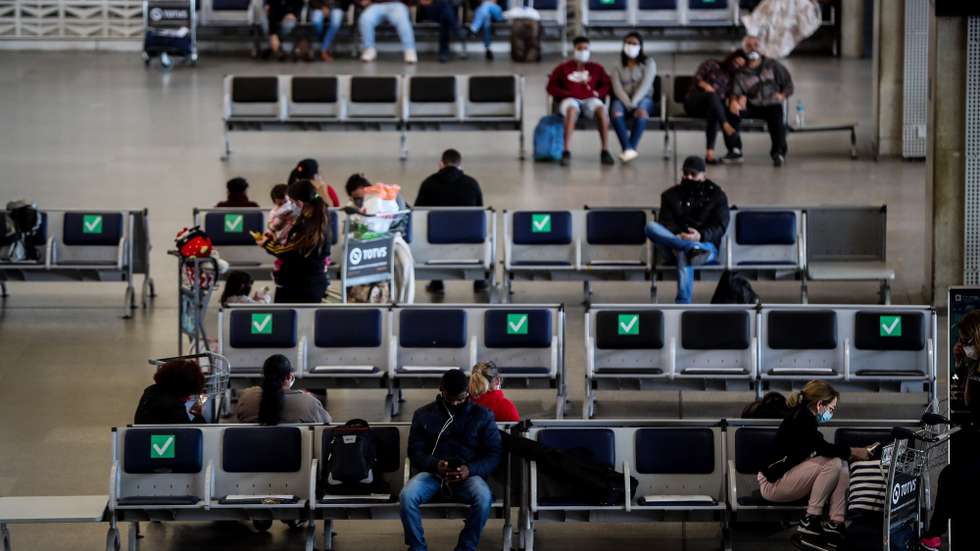 epa08443696 Passengers wait to board at Guarulhos International Airport, in Sao Paulo, Brazil, 25 May 2020. The Government of Brazil received without warning the announcement made this Sunday by US President Donald J. Trump, to prohibit the entry of passengers from Brazil, the country with second highest Covid-19 infections in the world.  EPA/Fernando Bizerra