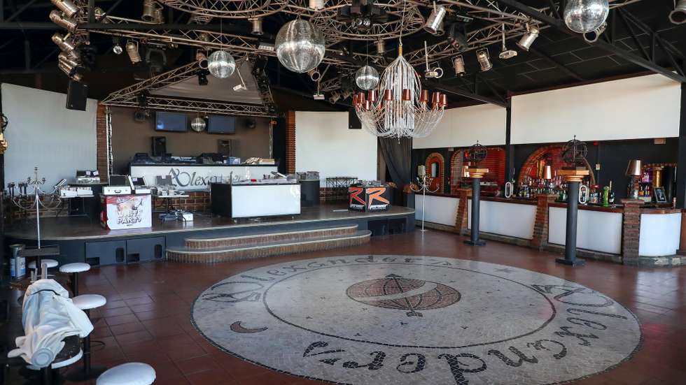 Pista de dança da discoteca Alexander's, que comemorou este ano o 36º aniversário e que devido à pandemia de covid-19 fechou as portas pela primeira vez na sua história, Santiago do Cacém, 03 de dezembro de 2020. O empresário espera poder aguentar os prejuízos até que seja possível reabrir o espaço, o seu investimento de toda a vida. (ACOMPANHA TEXTO DE 08 DE DEZEMBRO DE 2020). NUNO VEIGA/LUSA