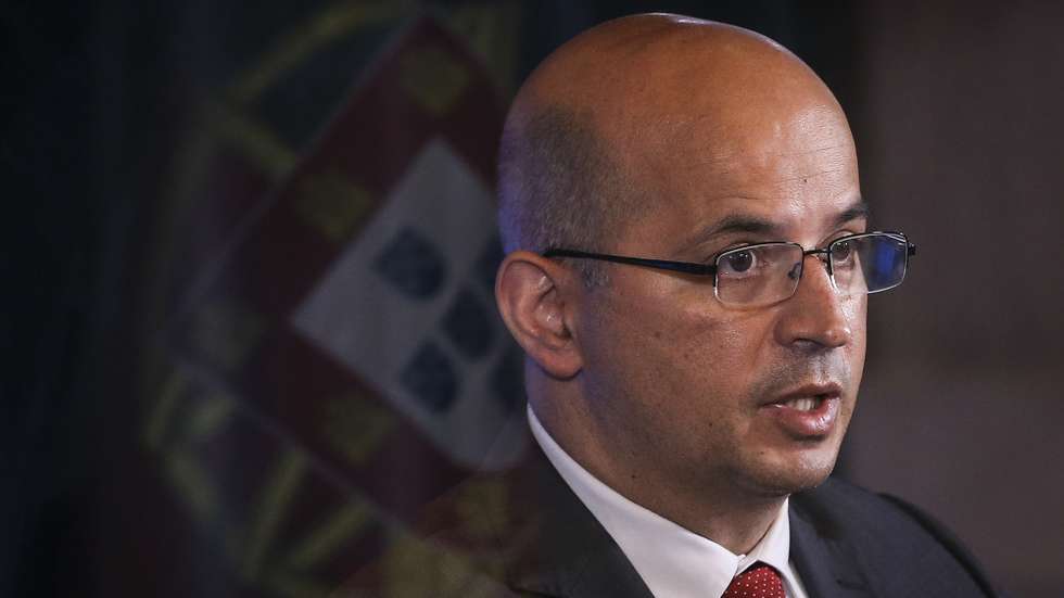 O ministro de Estado e das Finanças, João Leão, fala aos jornalistas no final da reunião do Conselho de Ministros no Palácio da Ajuda,  em Lisboa, 27 de maio de 2021.  RODRIGO ANTUNES/LUSA