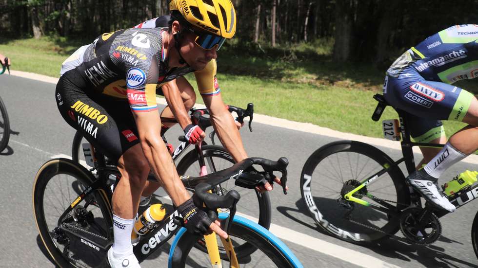 epa09315767 Slovenian rider Primoz Roglic of the Jumbo Visma team in action during the 6th stage of the Tour de France 2021 over 160.6 km from Tours to Chateauroux, France, 01 July 2021.  EPA/CHRISTOPHE PETIT-TESSON