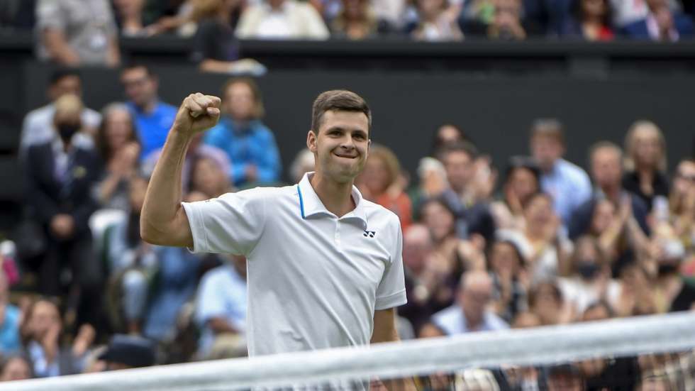 epa09325592 Hubert Hurkacz of Poland reacts at the end of his 4th round match against Daniil Medvedev of Russia at the Wimbledon Championships, Wimbledon, Britain 06 July 2021.  EPA/VICKIE FLORES   EDITORIAL USE ONLY
