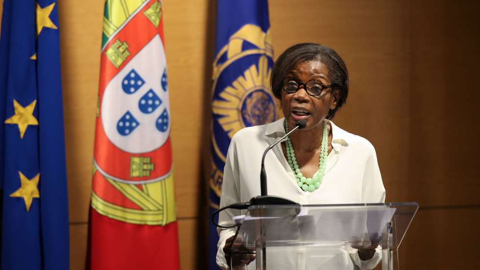 A ministra da Justiça, Francisca Van Dunem, intervém durante a apresentação do Instrumento de Documentação e Avaliação da Ameaça na América Latina (IDEAL), na sede da Polícia Judiciária Portuguesa, em Lisboa, 13 de julho de 2021. MANUEL DE ALMEIDA/LUSA