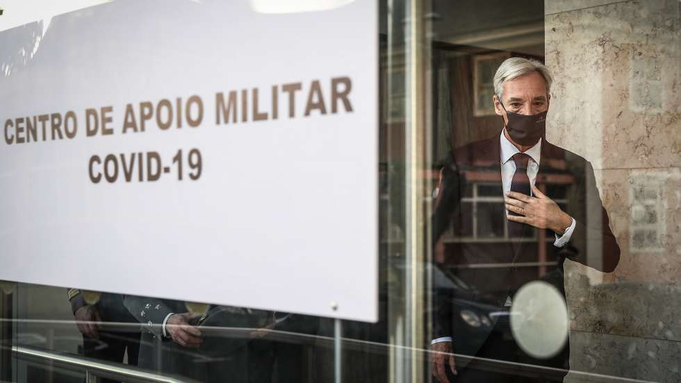 O ministro da Defesa Nacional, João Gomes Cravinho, durante a visita ao Centro de Apoio Militar – Covid19, instalado no antigo Hospital Militar de Belém, para se inteirar da situação e da atividade desta infraestrutura de apoio ao tratamento de doentes Covid-19, Lisboa, 21 de dezembro de 2020. MANUEL DE ALMEIDA/LUSA