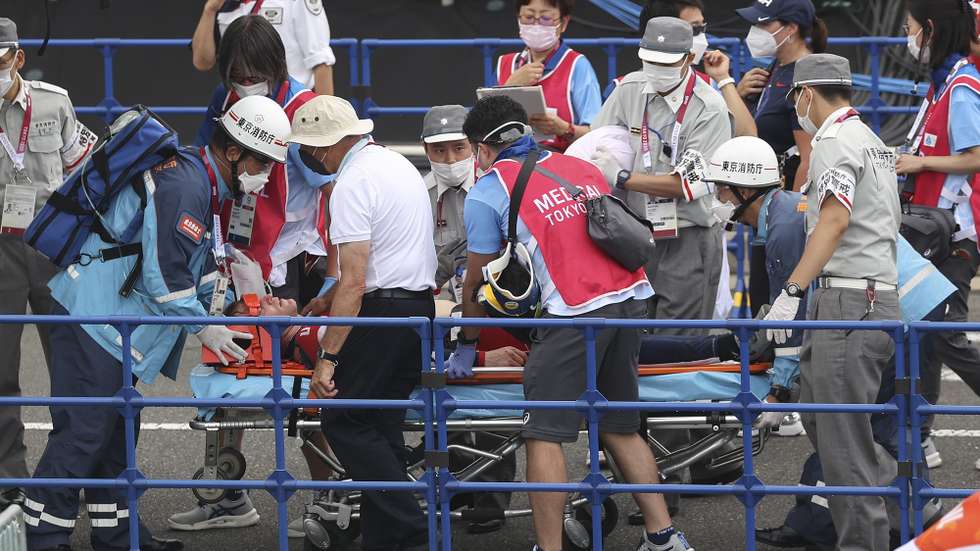 epa09378670 Connor Fields (C) of USA receives medical attention after crashing at the Men's Cycling BMX Racing semifinal during the Cycling BMX Racing events of the Tokyo 2020 Olympic Games at the Ariake Urban Sports Park in Tokyo, Japan, 30 July 2021.  EPA/FAZRY ISMAIL