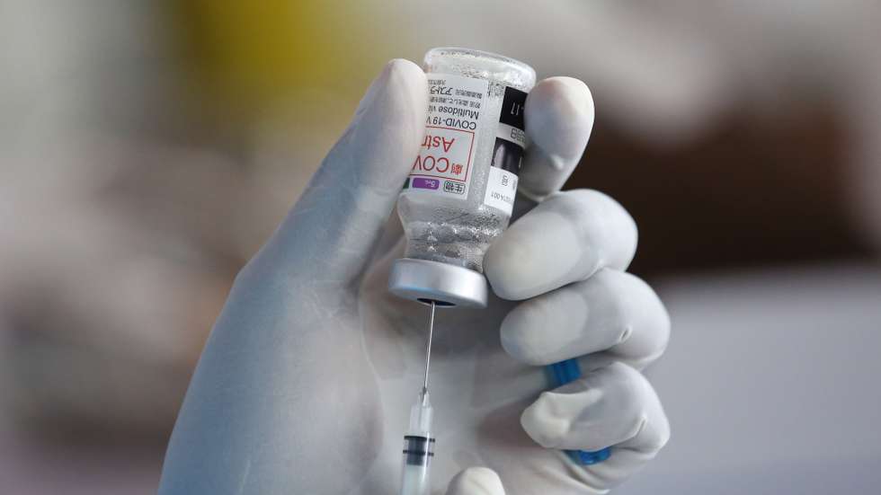 epa09384649 A health worker holds a vial of the Oxford Astrazeneca (Covishield) COVID-19 vaccine at a temporary vaccine center in Colombo, Sri Lanka, 01 August 2021. According to the health ministry, The Japanese government donated 728,460 doses of Oxford-AstraZeneca covishield COVID-19 vaccine under the COVAX facility on 30 July 2021. Sri Lanka is currently using Oxford AstraZeneca, China's Sinopharm, Russian Sputnik V, and Moderna Covid -19 vaccines for the Vaccine rollout.  EPA/CHAMILA KARUNARATHNE