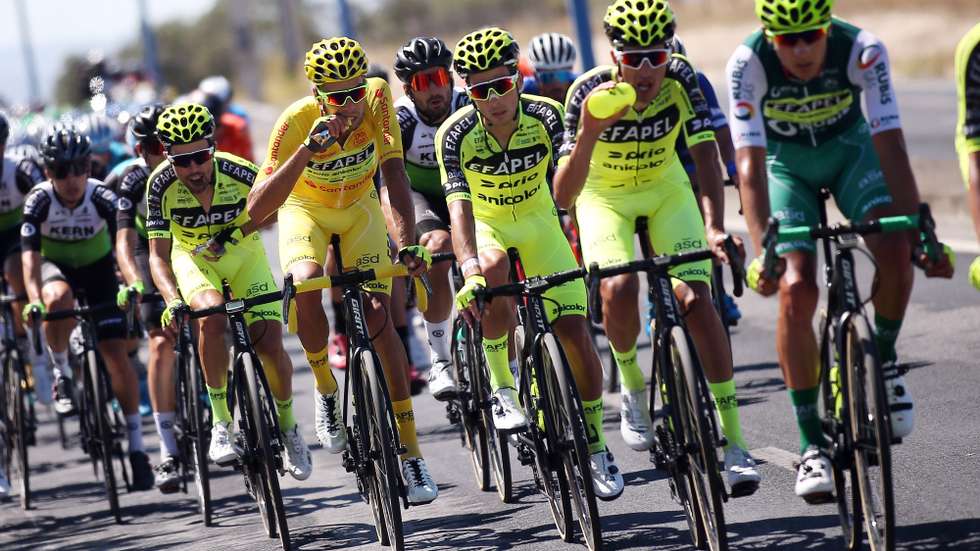 O ciclista da equipa Efapel, Rafael Reis (C-E) , durante a 1ª etapa da 82ª Volta a Portugal em Bicicleta, disputada hoje entre Torres Vedras e Setúbal, com a distância de 175,8 Km, Setúbal, 05 de agosto de 2021. NUNO VEIGA/LUSA