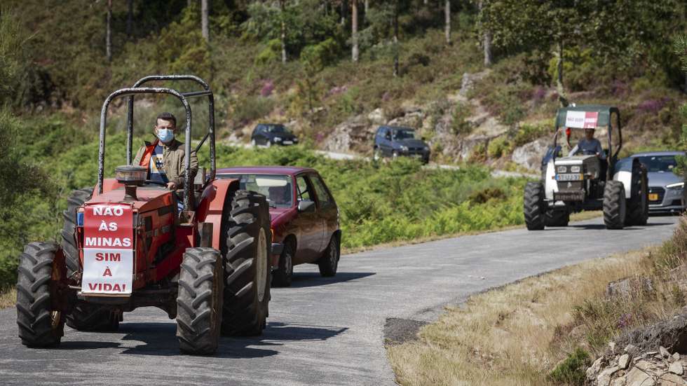 Marcha de protesto contra a mina da Borralha com o objetivo de mostrar a oposição da população à intenção da empresa Minerália em explorar volfrâmio na Borralha, Salto, Montalegre, 8 de agosto de 2021. FOTO PEDRO SARMENTO COSTA / LUSA