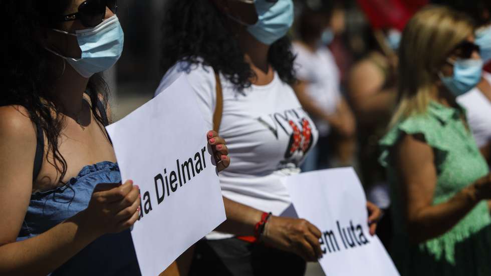 Concentração de trabalhadores da Dielmar em frente à Câmara Municipal de Castelo Branco