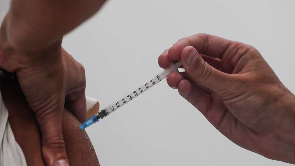 Na sequência da decisão da Direção-Geral de Saúde (DGS) de vacinar universalmente os utentes com idades entre os 12 e 15 anos, esta faixa etária começou a ser vacinada no Centro de Vacinação de Alcabideche, Cascais, 21 de agosto de 2021. TIAGO PETINGA/LUSA