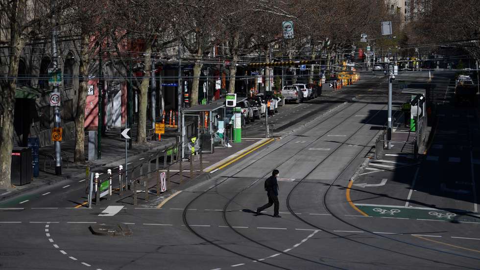 epa09433152 A person wearing a face mask crosses a street in Melbourne, Australia, 28 August 2021. Victoria has recorded 64 new cases of locally acquired Covid-19 in the past 24 hours.  EPA/JAMES ROSS AUSTRALIA AND NEW ZEALAND OUT