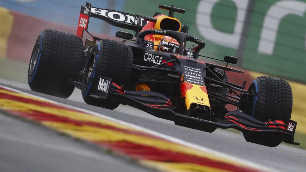 epa09433671 Dutch Formula One driver Max Verstappen of Red Bull Racing in action during the qualifying session of the Formula One Grand Prix of Belgium at the Spa-Francorchamps race track in Stavelot, Belgium, 28 August 2021. The 2021 Formula One Grand Prix of Belgium will take place on 29 August 2021.  EPA/STEPHANIE LECOCQ