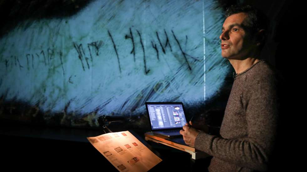 O graffiti e tudo à volta vão estar em destaque no teatro LU.CA, em Lisboa, a partir de sexta-feira, no âmbito do ciclo “Porque desenhamos nas paredes?”, que inclui um espetáculo com rap e desenho digital ao vivo, no teatro LU.CA- Teatro  Luis de Camões, 30 janeiro 2019. O ciclo, da responsabilidade do desenhador António Jorge Gonçalves, a convite da diretora do LU.CA – Teatro Luís de Camões, foi pensado para os adolescentes, “um buraco negro das programações” dos teatros. Para o desenhador, em declarações à Lusa, o graffiti é um tema que “remete para diversas questões”, que tenta explorar neste ciclo. (ACOMPANHA TEXTO DO DIA 31 DE JANEIRO 2019). ANDRÉ KOSTERS / LUSA