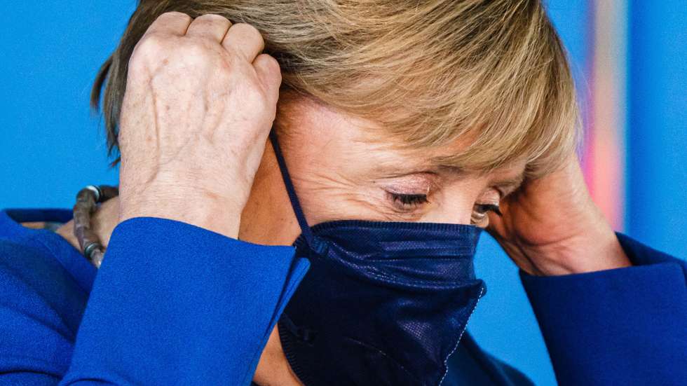 epa09456977 German Chancellor Angela Merkel puts on her face mask after a joint press conference with European People's Party (EPP) chairman during an EPP Group Bureau meeting in Berlin, Germany, 09 September 2021. The European People's Party (EPP) Group Bureau holds a meeting from 08 to 10 September in Berlin.  EPA/CLEMENS BILAN