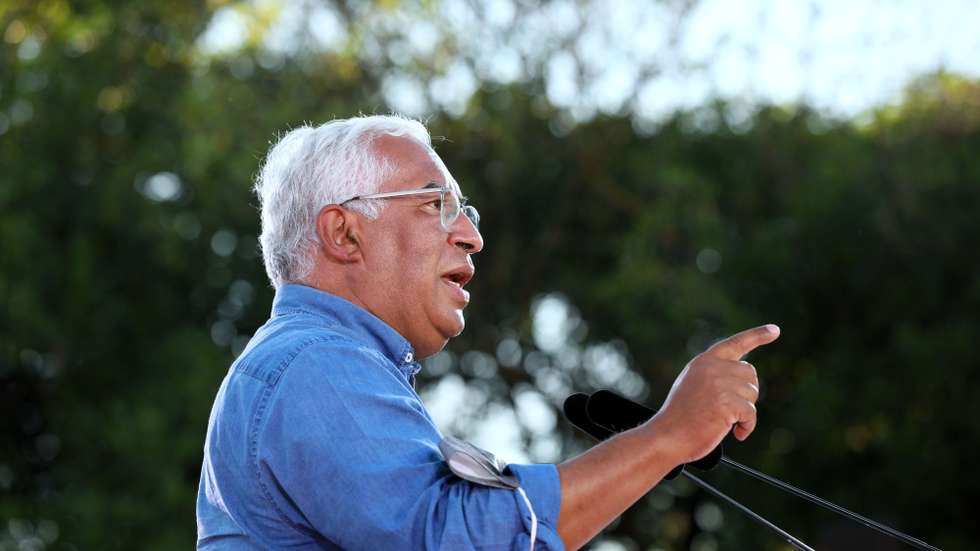 O secretário geral do Partido Socialista (PS), António Costa, intervém durante um comício no Senhor do Padrão em Matosinhos, 19 de setembro de 2021. No próximo dia 26 de setembro mais de 9,3 milhões eleitores podem votar nas eleições Autárquicas, para eleger os seus representantes locais. ESTELA SILVA/LUSA