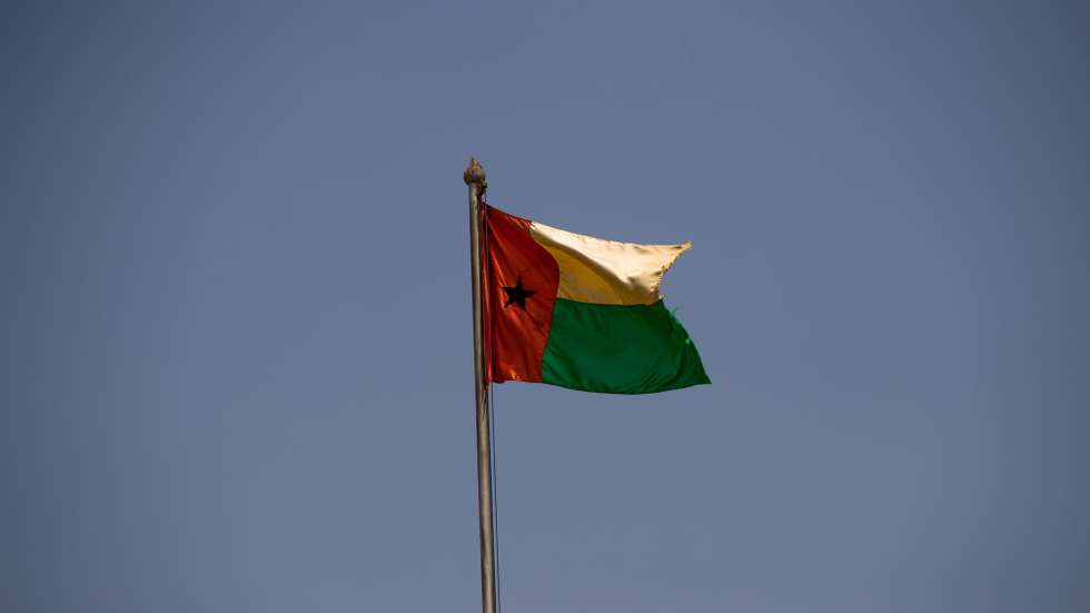 Bandeira da Guiné-Bissau, em Bissau, na Guiné-Bissau, 16 de maio de 2021. JOSÉ SENA GOULÃO/LUSA