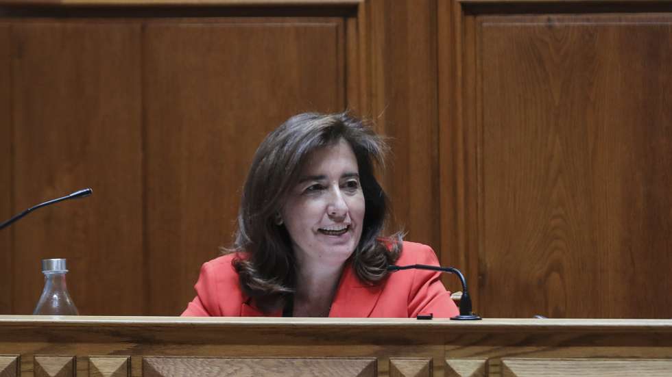 A ministra do Trabalho, Solidariedade e Segurança Social, Ana Mendes Godinho, durante a audição na Comissão de Orçamento e Finanças no âmbito da apreciação, na generalidade, do OE para 2022 na Assembleia da República em Lisboa, 25 de outubro de 2021. MIGUEL A. LOPES/LUSA