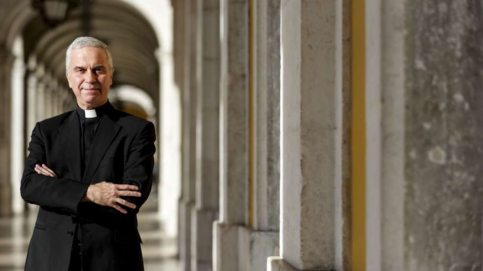 O Vigário Regional do Opus Dei em Portugal, José Rafael Espírito Santo, fala em entrevista à Agência Lusa na Praça do Comércio em Lisboa, 25 de outubro de 20121. (ACOMPANHA TEXTO DA LUSA DE 26/10/2021) TIAGO PETINGA/LUSA