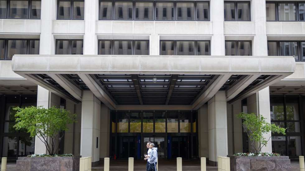 epa08360884 Pedestrians walk past the closed entrance to the International Monetary Fund headquarters in Washington, DC, USA, 13 April 2020. The Spring 2020 virtual meetings of the International Monetary Fund (IMF) and World Bank (WB) are taking place this week against the backdrop of a severe global economic contraction triggered by the COVID-19 coronavirus pandemic.  EPA/SHAWN THEW