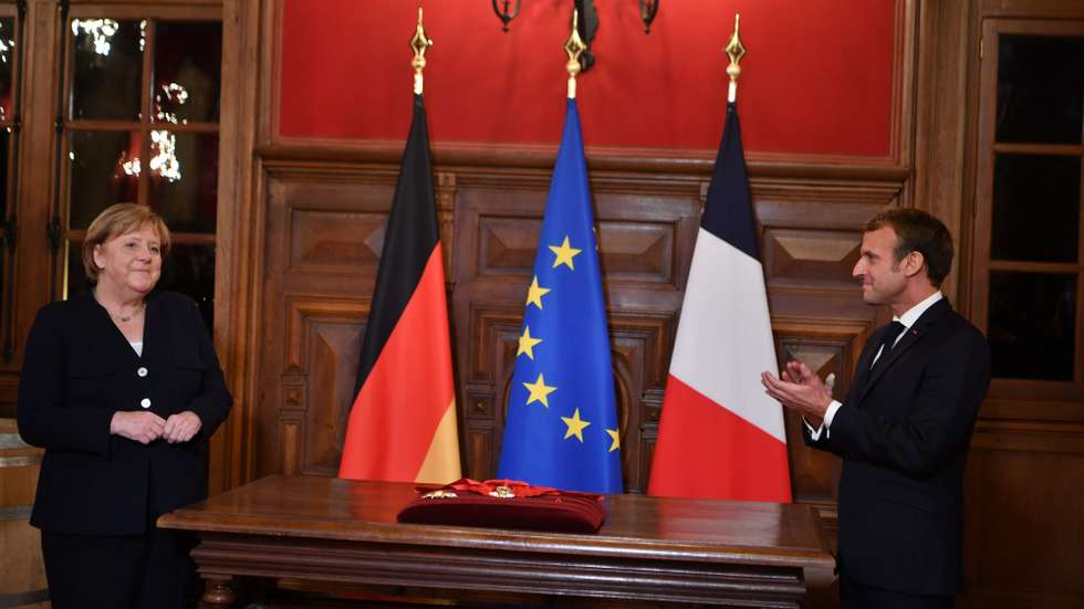 epa09562175 France's President Emmanuel Macron (R) applauds outgoing German Chancellor Angela Merkel (L), during the ceremony of the Grand Cross, the highest distinction of the Legion d'Honneur, France's chief honour, in Beaune, Eastern France, on 03 November 2021. Macron hosted outgoing Chancellor Angela Merkel for a valedictory visit as she bows out after 16 years in power, with the German leader cheered by crowds and awarded France's highest honour.  EPA/PHILIPPE DESMAZES / POOL  MAXPPP OUT