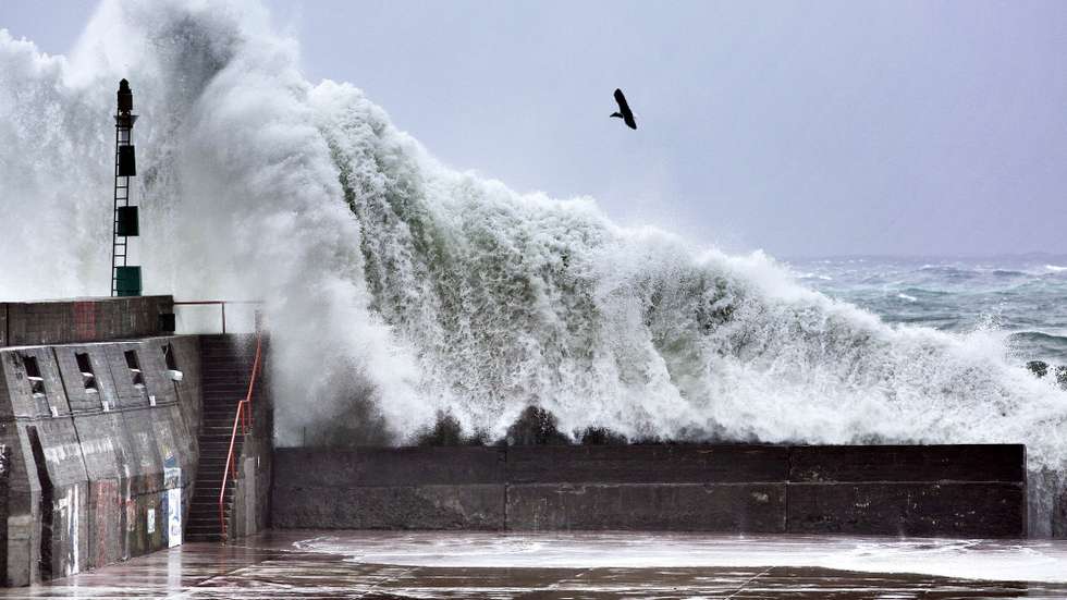 A tempestade tropical Nadine está a passar pelas ilhas dos Açores, sem causar danos "relevantes", Angra do Heroísmo, Terceira, 4 de outubro de 2012. ANTÓNIO ARAÚJO/LUSA