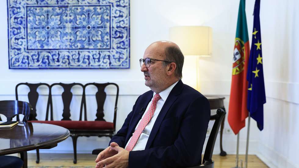 O ministro do Ambiente e da Ação Climática, João Pedro Matos Fernandes, durante uma entrevista à agência Lusa, em Lisboa, 20 de outubro de 2021. (ACOMPANHA TEXTO DA LUSA DO DIA 25 DE OUTUBRO DE 2021). ANTÓNIO COTRIM/LUSA
