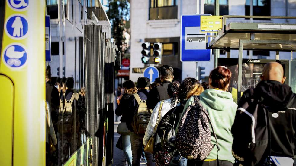 Populares viajam de autocarro