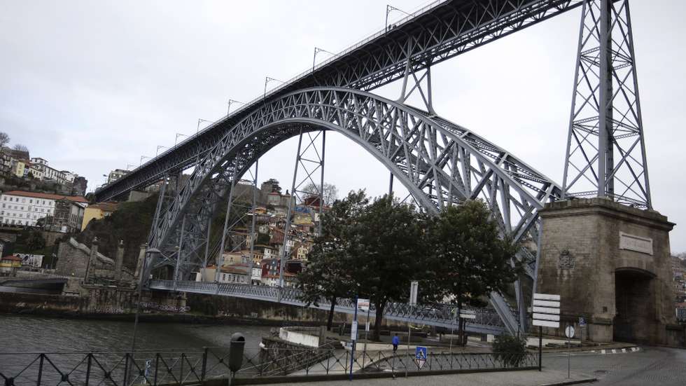 Ruas vazias perante medidas restrição impostas pelo novo confinamento, na sequência da pandemia de Covid-19, Porto, 30 de janeiro de 2021. MANUEL FERNANDO ARAUJO/LUSA